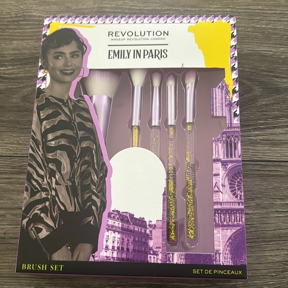 EMILY IN PARIS MAKEUP BRUSH SET